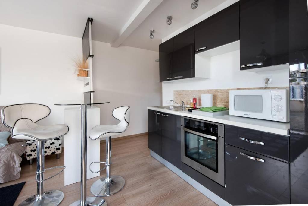 Maison *** Avec Cour 3Km Plage Et La Rochelle Saint-Vivien  Экстерьер фото